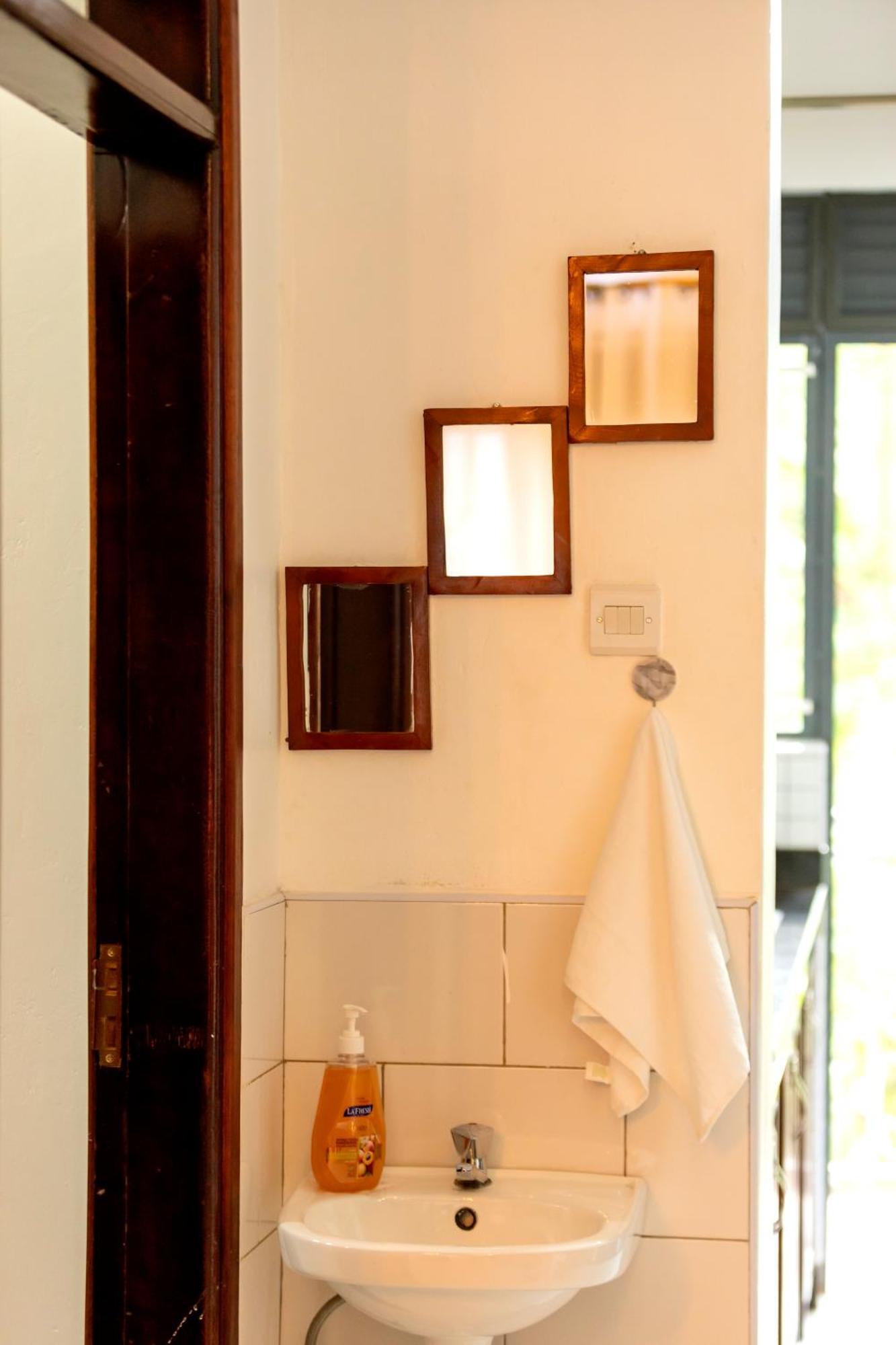 Shirleyz Cozy Haven - A Delightful In Jinja